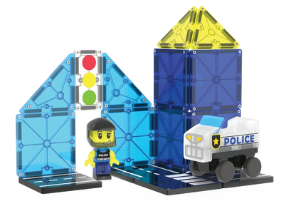 Magnetisch Police Patrol scenario gebouwd met 20 magnetische bouwstenen inclusief verkeerslicht en politiewagen.