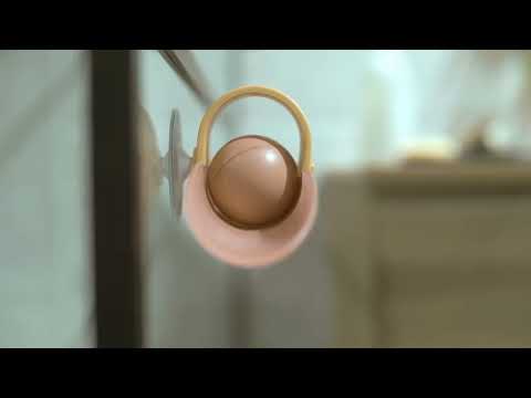 ideo van Little Dutch Waterbaan - Roze in gebruik, kleurrijk badspeelgoed waarbij ballen soepel door de baan rollen tijdens het spelen in bad.