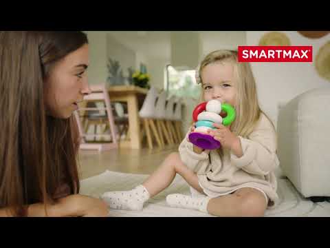 SmartMax My First Stacking Rings SMX 241 video toont meisje dat op de grond speelt met magnetisch SmartMax speelgoed