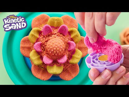 TV-commercial van Kinetic Sand SquishBlossom met kleurrijke bloemcreaties van kinetisch zand, leuk sensorisch speelgoed voor kinderen.