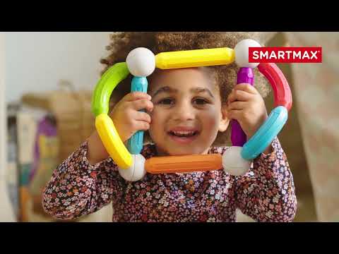 Video meisje speelt met SmartMax Start Plus magnetisch speelgoed op vloer, bouwt met kleurrijke magneten