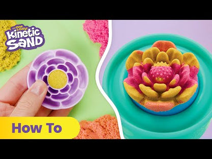 Kinetic Sand SquishBlossom instructievideo met kleurrijke bloemcreaties van kinetisch zand, leuk sensorisch speelgoed voor kinderen.