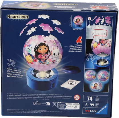 Achterzijde Ravensburger 3D puzzel Gabby’s Dollhouse met 74 stukjes en uitleg nachtlampje kind.