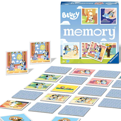 Bovenaanzicht van Ravensburger Bluey memory spel met kaarten, vrolijk en educatief speelgoed voor peuters en kleuters.
