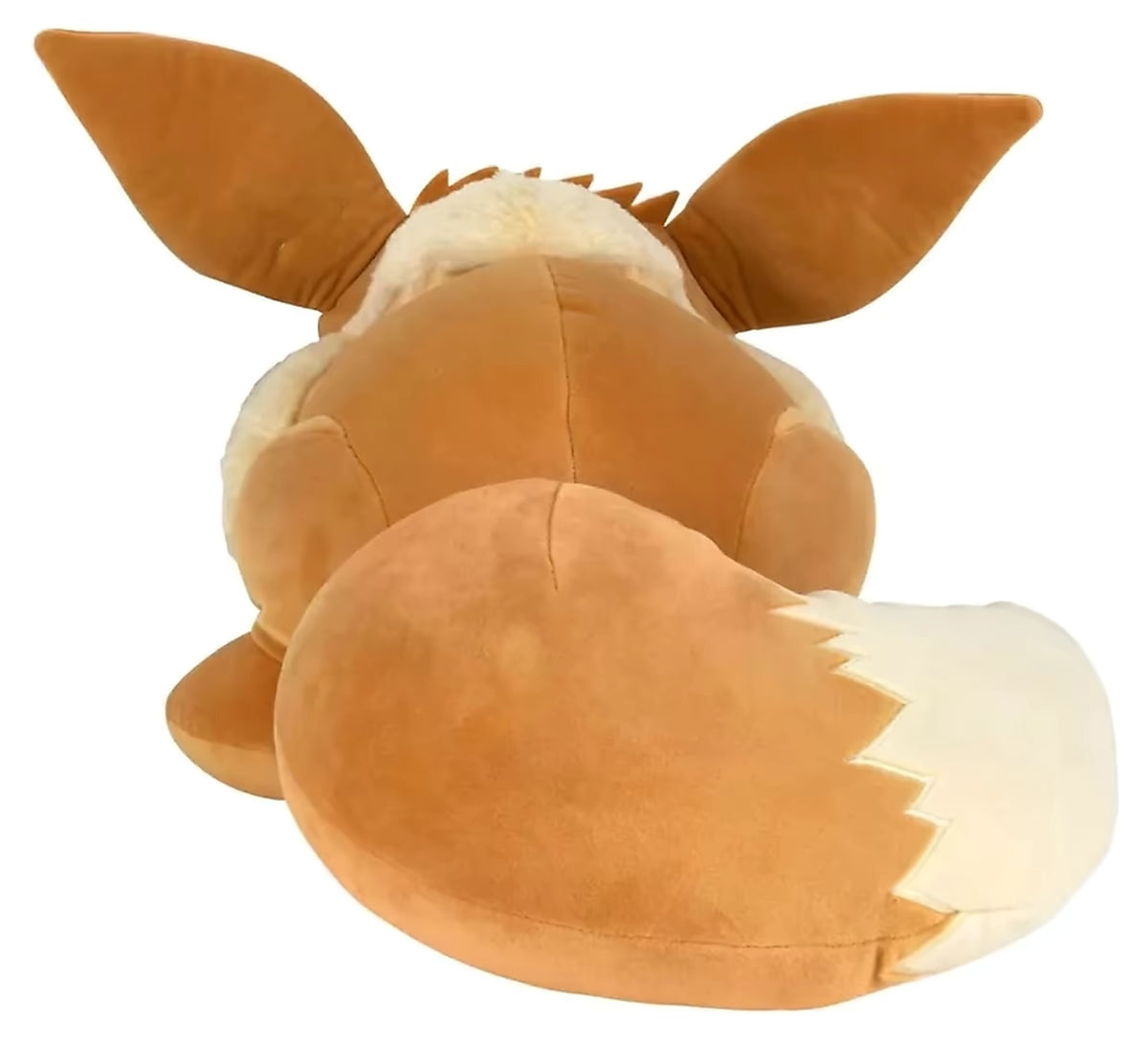 Sleeping Eevee knuffel Pokémon met zichtbare pluizige staart en rugdetail, ideaal als knuffel Pokémon voor jonge kinderen.