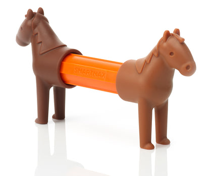 Detail foto SmartMax My First Tractor SMX 222 magnetische paarden met oranje verbindingsstuk close-up