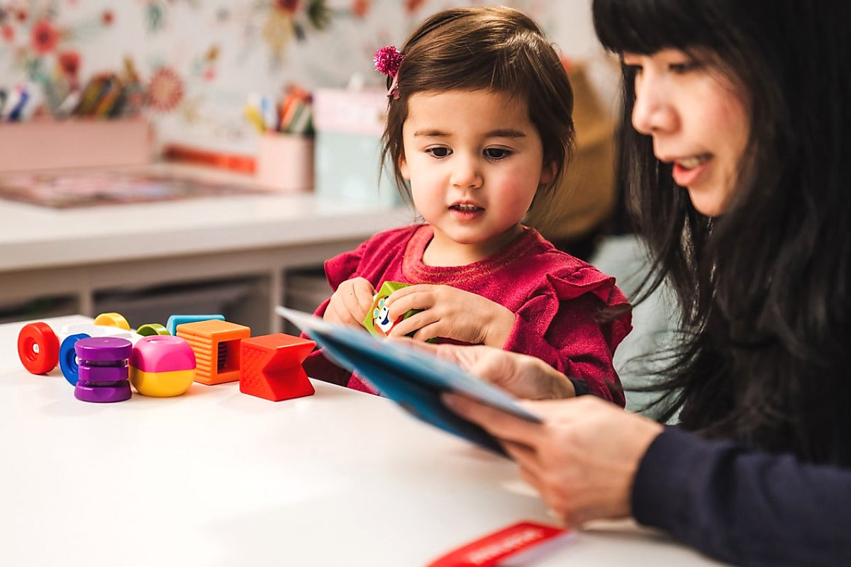 SmartMax My First Build & Drive SMX 237 magnetische bouwstenen, kind speelt met STEM speelgoed