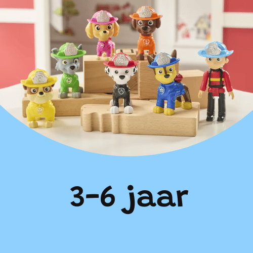 Speelgoed 3 tot 6 jaar, kleurrijke brandweerfiguren en hondjes op houten blokken, ideaal voor rollenspel en fantasie.