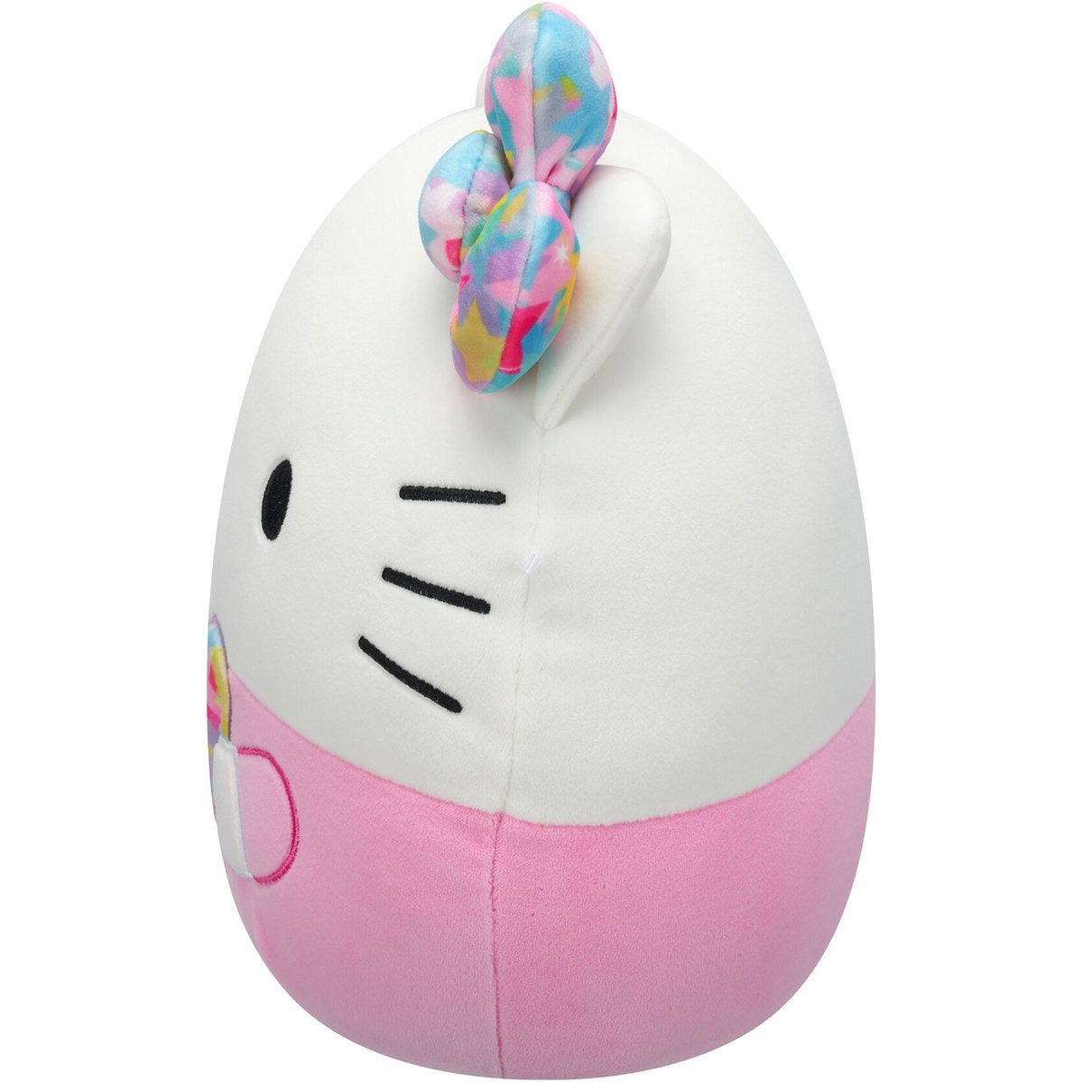 Squishmallow Hello Kitty knuffel van Jazwares, zijkant en kleurrijke regenboogstrik