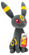 Umbreon Pokémon knuffel van Jazwares in donkergrijs met gele ringen, vooraanzicht met label, Pokémon knuffel voor kinderen.
