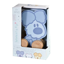 Blauw houten trekfiguur Woezel in doos, voorkant verpakking, ideaal kraamcadeau en baby speelgoed.